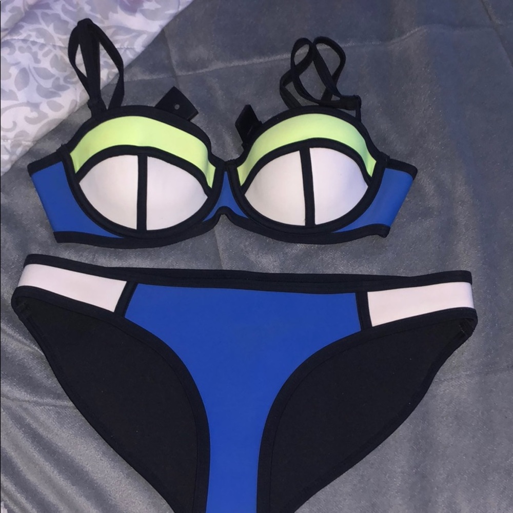 TRIANGL bathing suit set